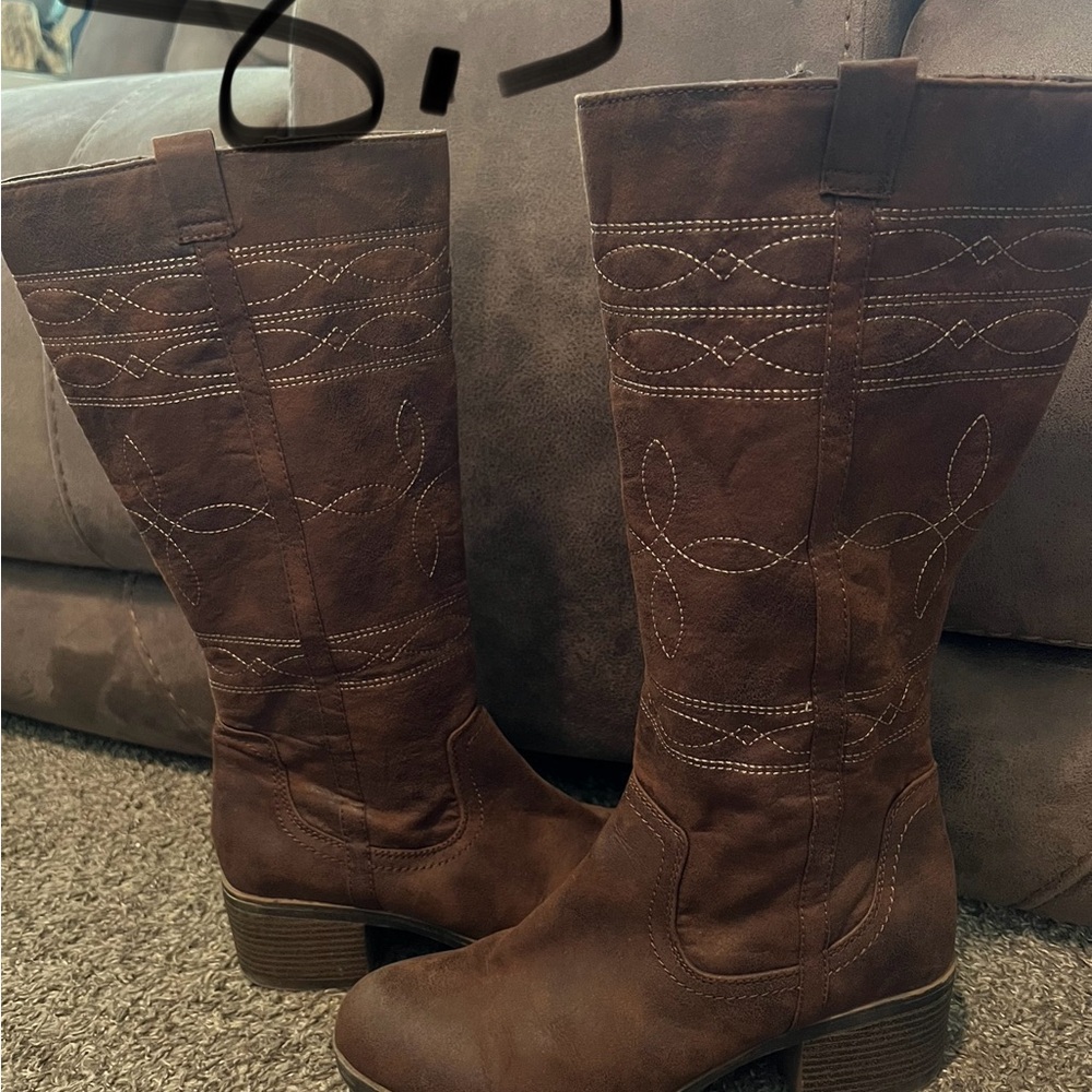 Brown Embroidered Women's Boots
